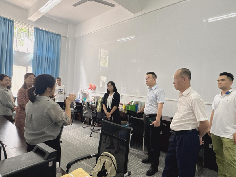 海南师范大学韩小雨副校长 到附属小学检查指导开学工作